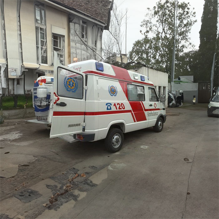 河南新密私人救护车租赁到河南省信阳市中医院 出租私人救护车多少钱