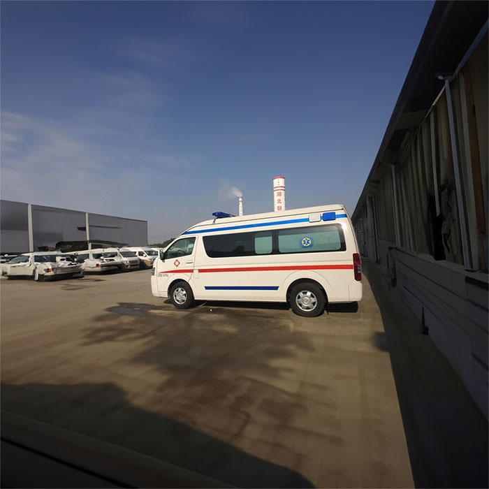 河南省郑州金水私人救护车出租到河南河南省三院 出租一趟救护车多少钱