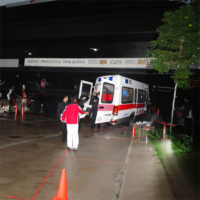 河南省荥阳市120私人救护车租赁到开封市人民医院 救护车出租价格大概多少钱一公里