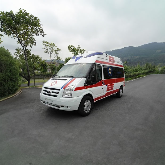 管城租私人救护车转院到河南省华源新乡市中心医院 救护车出租 电话是多少钱