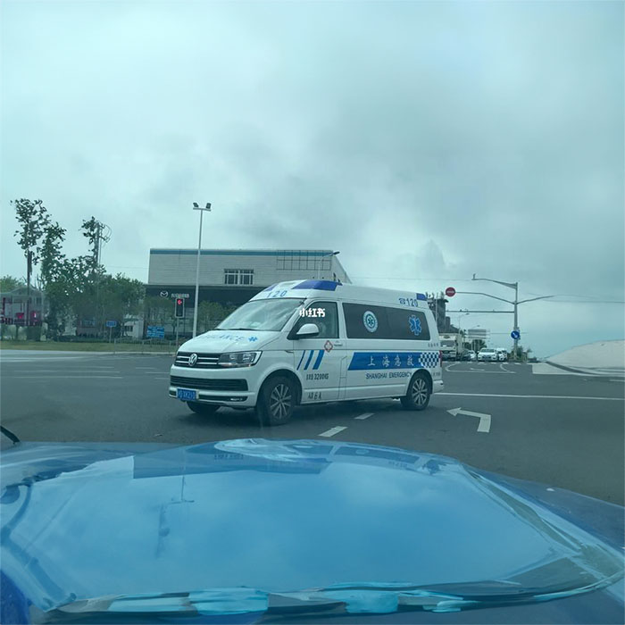 河南郑州经开区正规救护车出租护送到信阳市固始县救护车出租公司