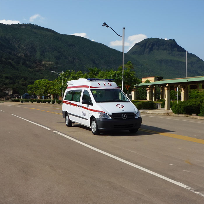 河南郑州中原区租赁私家救护车到解放一六Ｏ医院 跨省救护车出租哪里靠谱