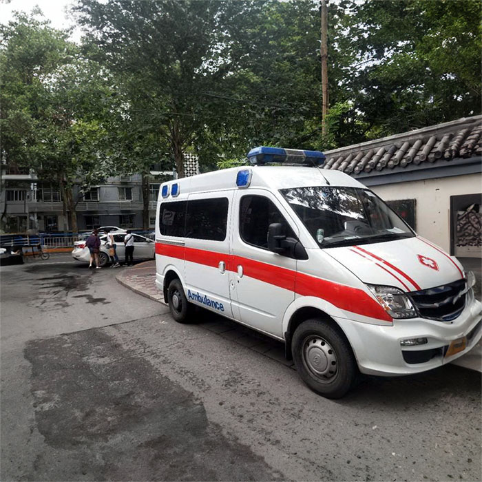 河南郑州市租用私人救护车到河南省河南省三院 叫救护车一般多少钱出租公司