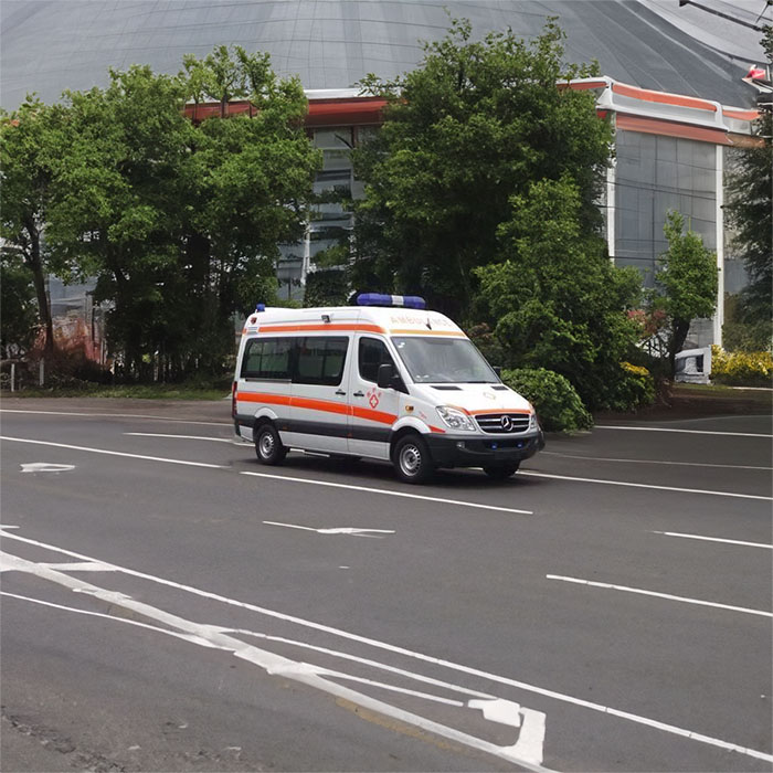 河南郑州市航空港租赁私家救护车到河南省河南大学附属人民医院 哪里有救护车出租 多少钱