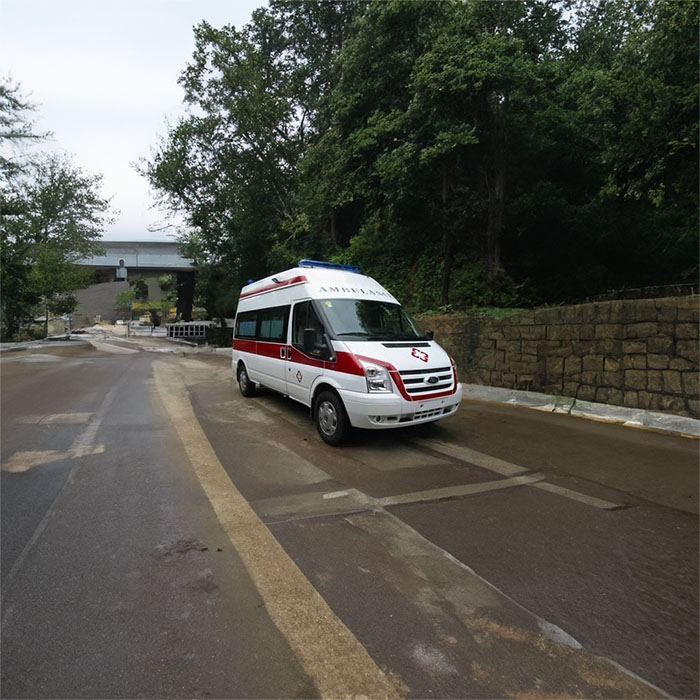 荥阳市租赁正规救护车到河南信阳市中医院 长途救护车出租哪里实惠