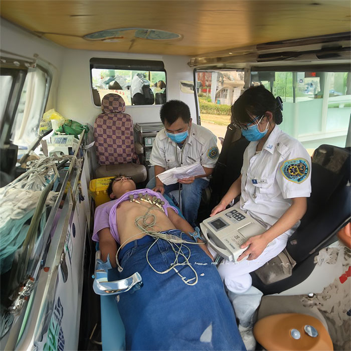 河南金水租赁私家救护车到河南科技大学附属医院 救护车出租一次多少钱