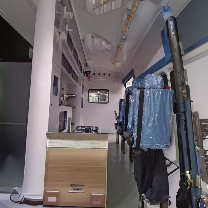 郑州市惠济区租救护车护送到河南省南阳市中心医院 救护车出租服务 长途转运服务多少钱