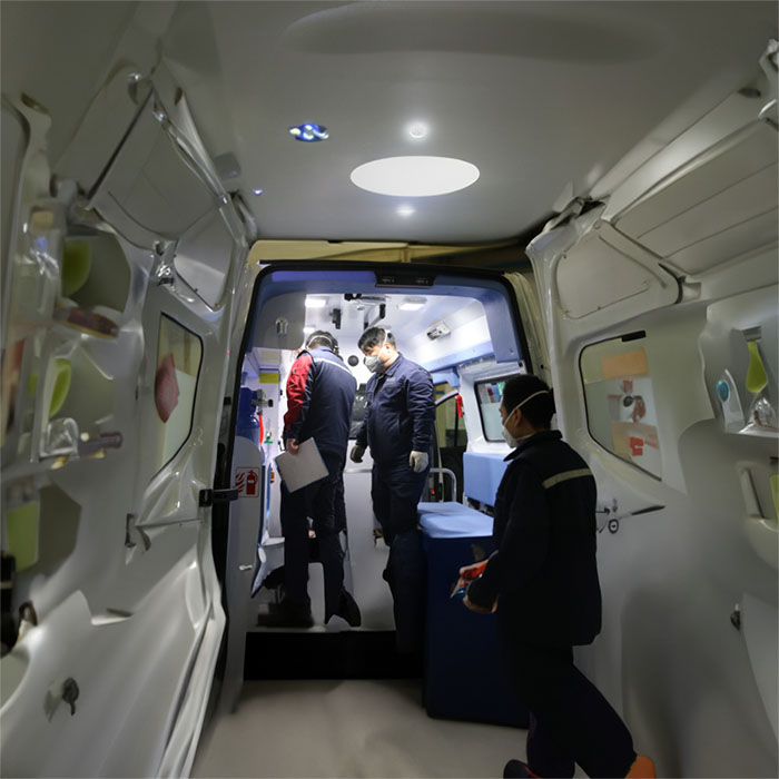 河南航空港正规救护车护送到南阳市淅川县长途救护车租赁服务