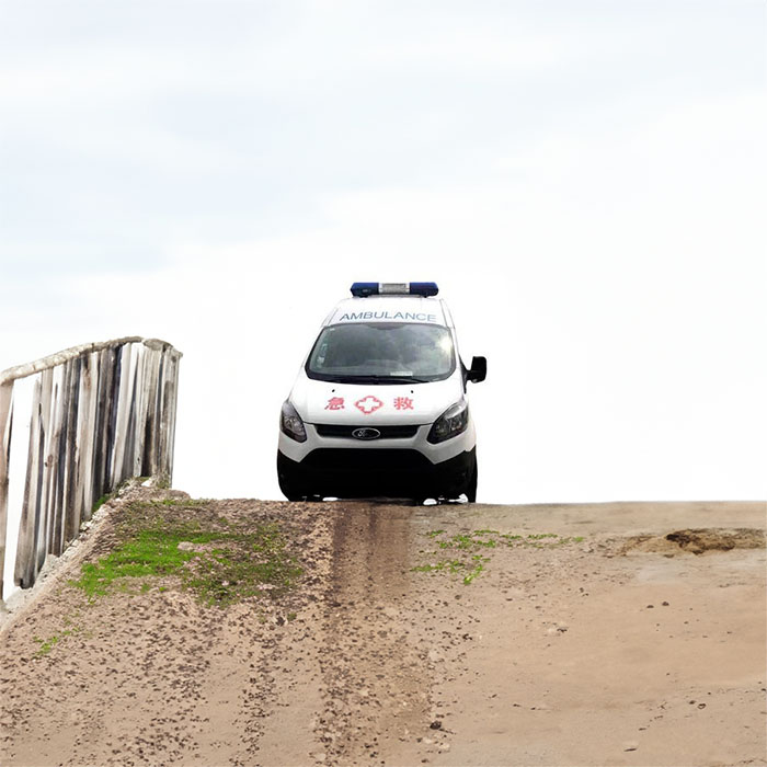 河南郑州中原区预约私人救护车租赁到郑州市中心医院 救护车出租中心电话是多少