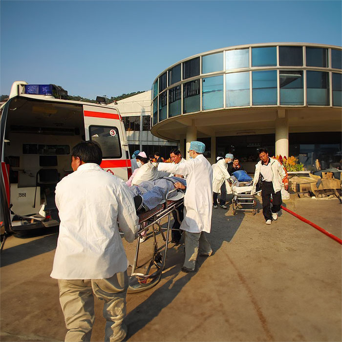 河南郑州航空港租救护车到河南省焦作市第二人民医院 那里有救护车出租 多少钱