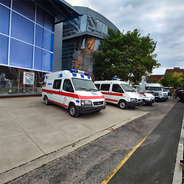 高新区租赁私家救护车到河南省中原油田总医院 救护车出租服务 长途转运服务多少钱