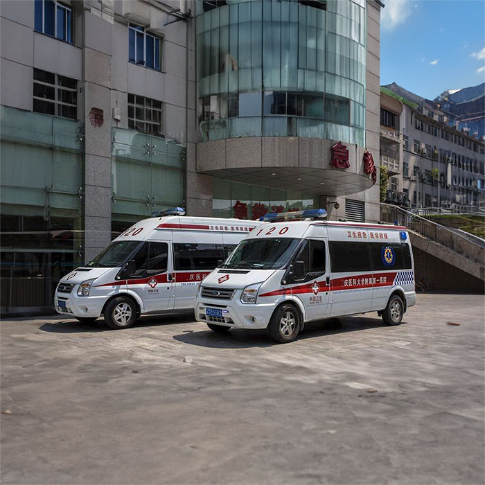 河南郑州市航空港租赁正规救护车到新乡医学院一附院 私人救护车出租如何叫