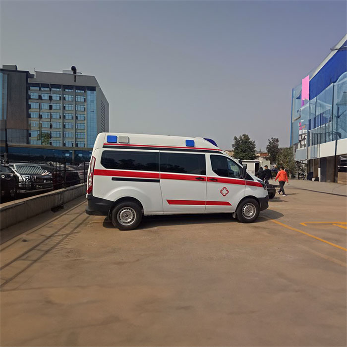 河南郑州本地正规救护车出租转运到许昌市襄城县正规私人救护车