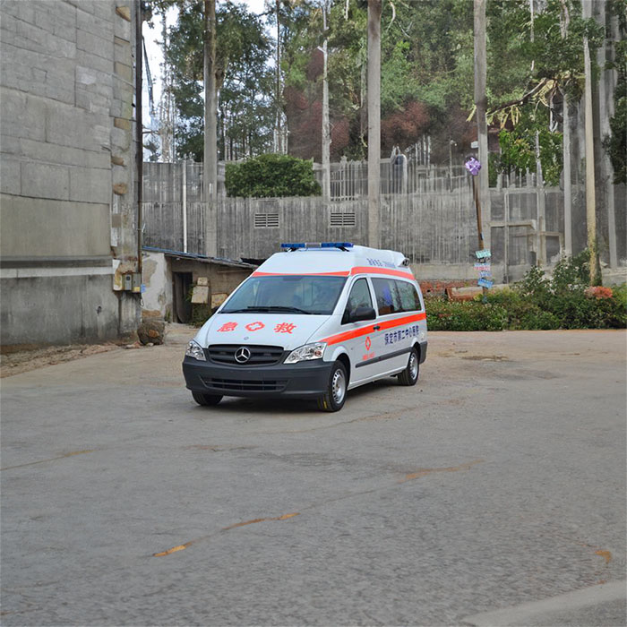 河南郑州郑东新区租赁私人救护车到河南安阳市中医院 出租救护车多少钱