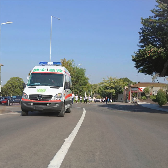 河南郑州中原区120私人救护车租赁到中国一五三中心医院 有哪里救护车出租转院