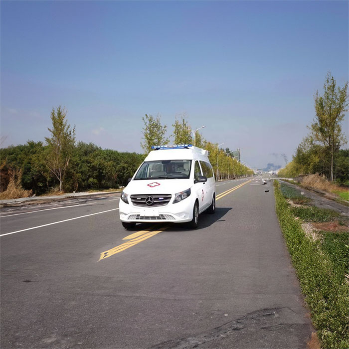 郑州管城区租私人救护车转院到河南新乡医学院第二附属医院 救护车租赁多少钱出租公司