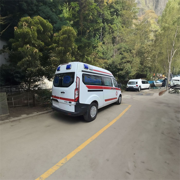 河南郑州二七租用私人救护车护送到中国一五三中心医院 出租救护车哪里好