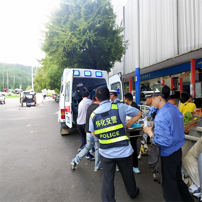 郑州本地预约私人救护车租赁到河南中国一五Ｏ中心医院 有哪些救护车出租公司