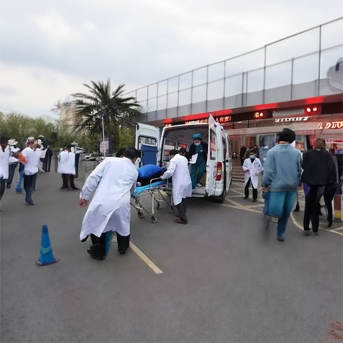 河南郑州新郑正规救护车转运到开封市龙亭区救护车高铁转运-救护车出租