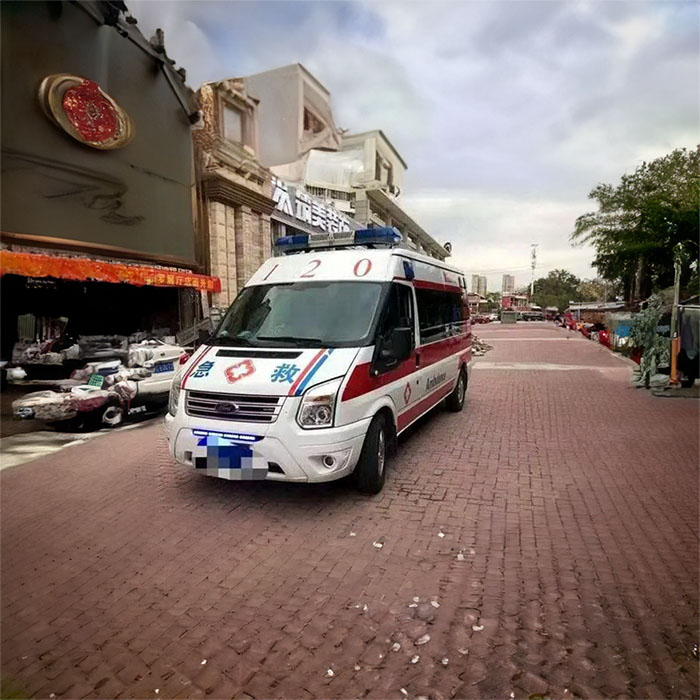 郑州巩义市租用私人救护车护送到河南中国一五Ｏ中心医院 私人救护车出租多少钱