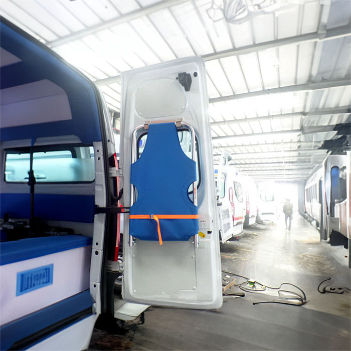 河南郑州新密租私家救护车转院到河南省河南中医学院第二附属医院 救护车出租公司哪里好