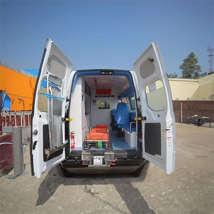 郑州市上街区正规救护车转运到信阳市新县长途转院救护车出租