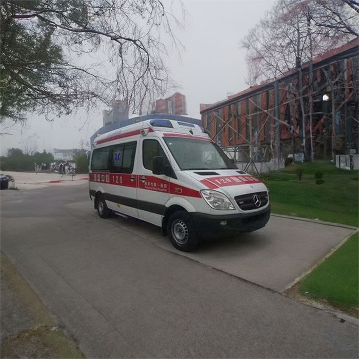 郑州航空港租赁私人救护车转运到河南周口市中心医院 救护车出租 多少钱