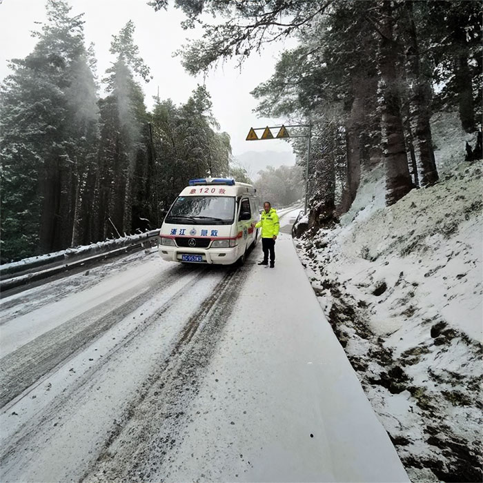 河南中原区租用私人救护车护送到河南省安阳市肿瘤医院 私人救护车出租如何叫
