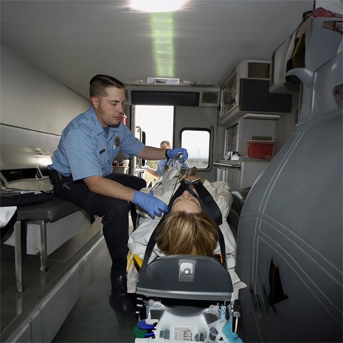 2023年河南郑州市管城康复护送到南阳市社旗县哪里有救护车租赁电话