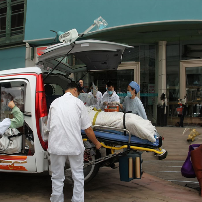 河南郑州市惠济区租私人救护车转院到安阳市肿瘤医院 哪里有带呼吸机的救护车出租