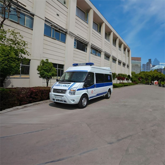 河南郑州金水租救护车护送到河南省许昌市中心医院 出租转院救护车多少钱