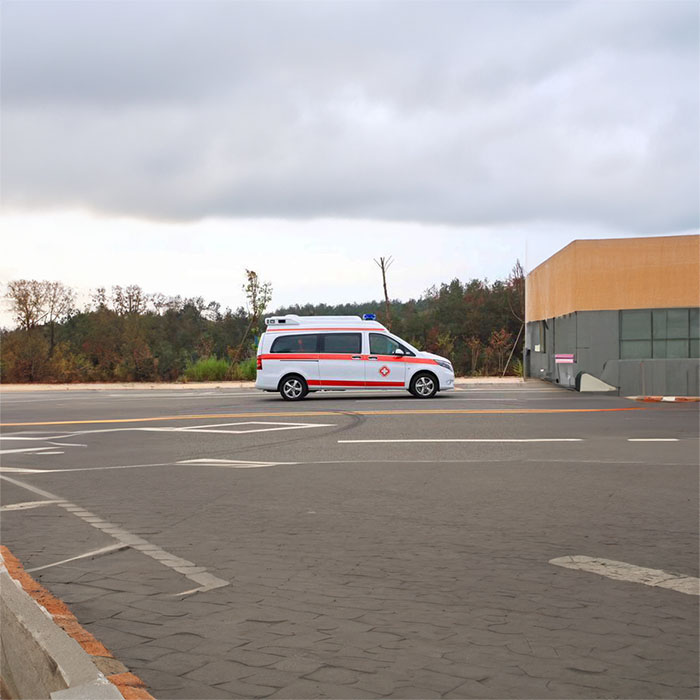 河南郑州市高新区出租救护车租赁到南阳市社旗县救护车出租提供救护车车辆出租