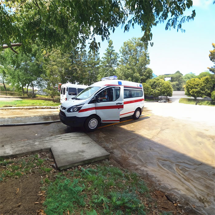 郑州荥阳市出租救护车护送到驻马店市市辖区长途出租救护车