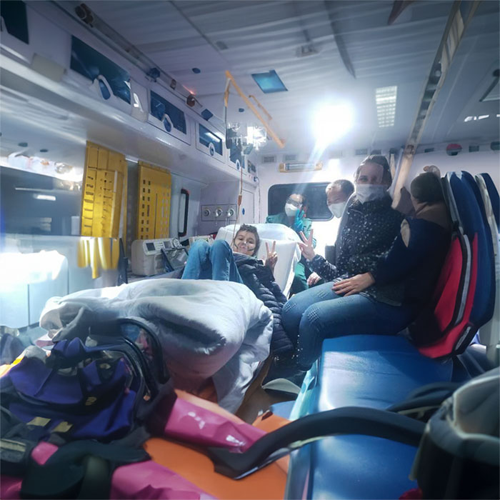 郑州市经开区预约私人救护车租赁到解放一六Ｏ医院 救护车出租一次多少钱