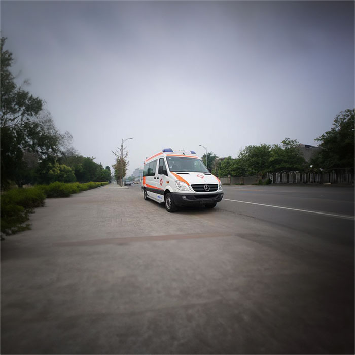 郑州市航空港长途救护车转院到濮阳市台前县救护车租车公司