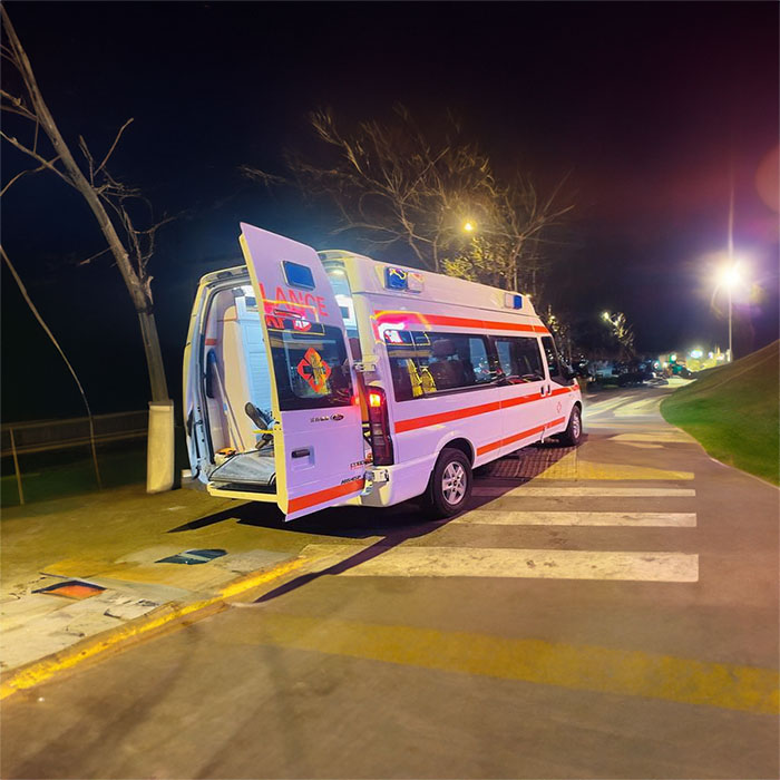 河南郑州本地租私家救护车转院到河南省河南省中医院 哪里有救护车出租