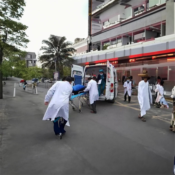 河南新密租赁私家救护车转院到河南省平顶山市人民医院 医疗救护车出租多少钱