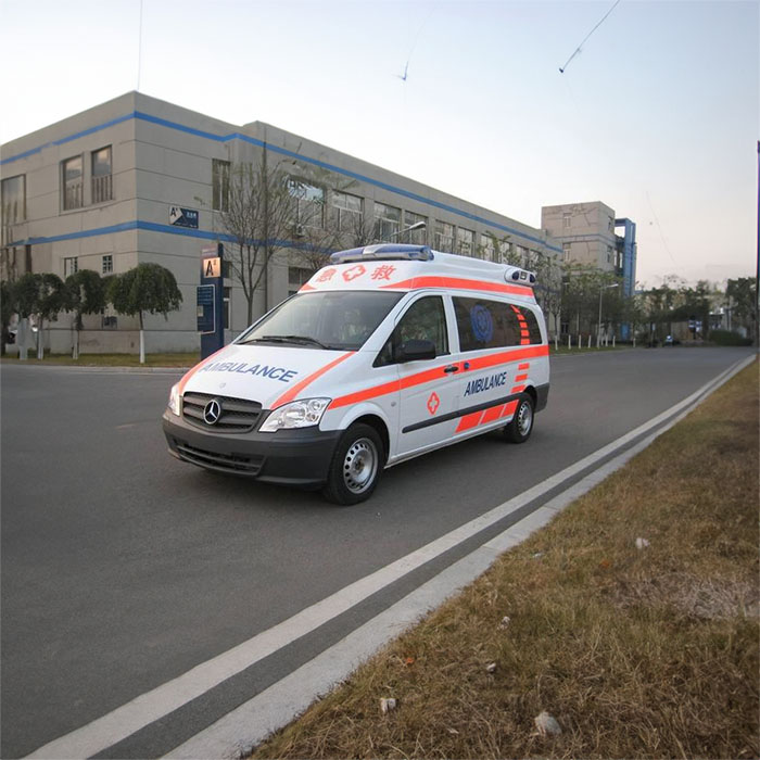 河南郑州市中原区租赁私人救护车到信阳地区人民医院 哪里能出租救护车