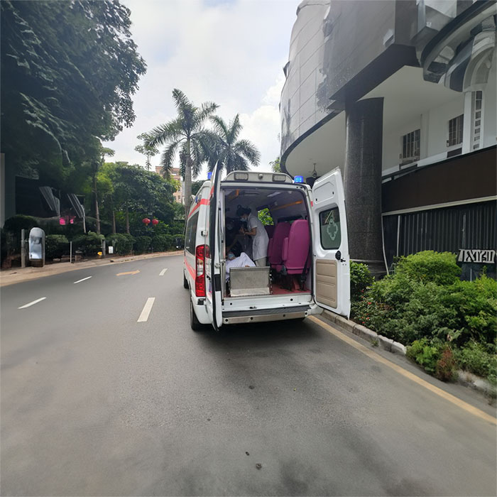 河南郑州市新密市救护车出租到漯河市源汇区救护车租赁