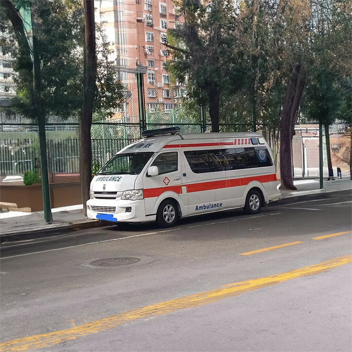 郑州市荥阳市出租急救车护送到郑州大学第三附属医院 救护车出租一般多少钱