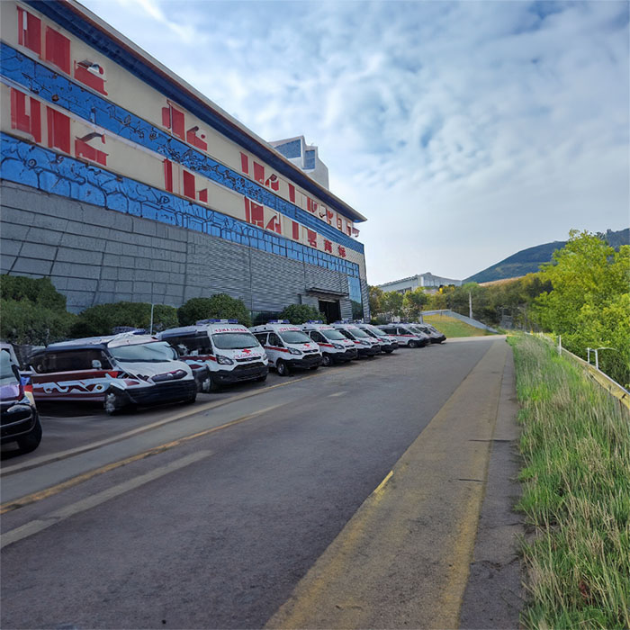 河南郑州本地租赁私家救护车转院到河南省新乡医学院附属医院 救护车出租公司哪个好