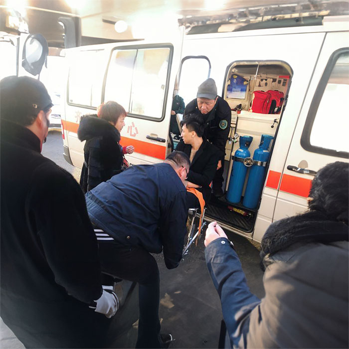 上街区租用私人救护车到郑州市中心医院 出租救护车出院转院怎么样