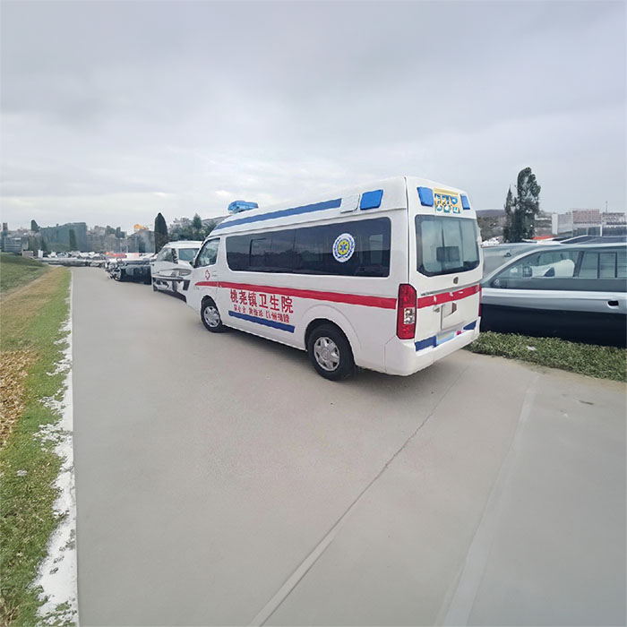 河南郑州市登封救护车出租护送到平顶山市卫东区租用出租救护车