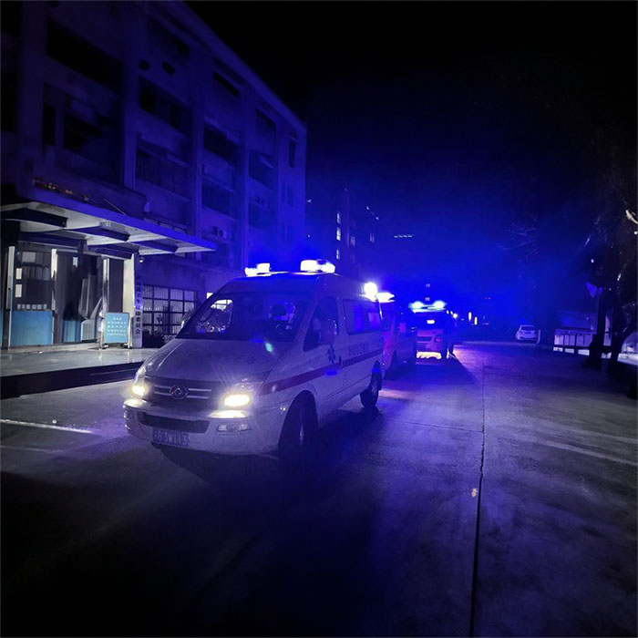 河南荥阳租赁私人救护车转运到河南新乡医学院一附院 哪里有救护车出租 多少钱