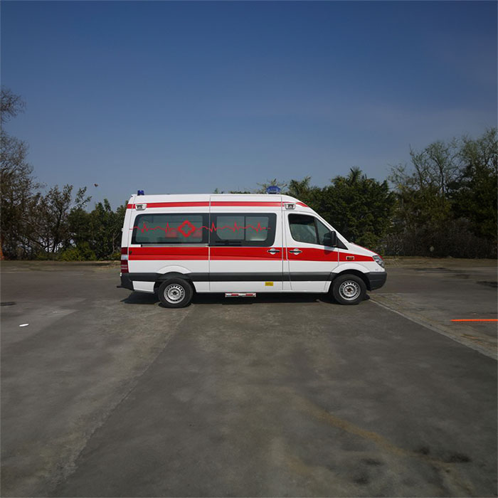 郑州上街区正规救护车出租到新乡市凤泉区救护车一公里收费多少钱