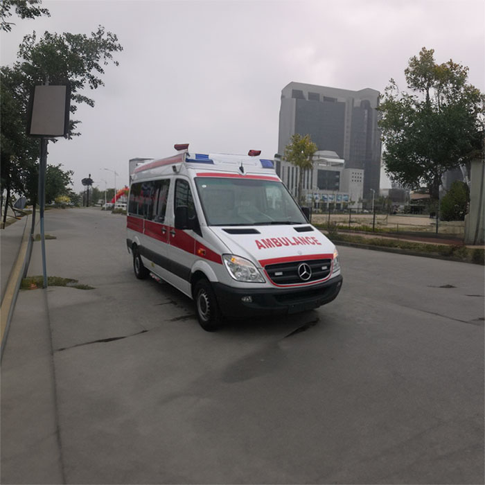 二七区私人救护车租赁到河南中医学院第二附属医院 救护车出租价格大概多少钱一公里