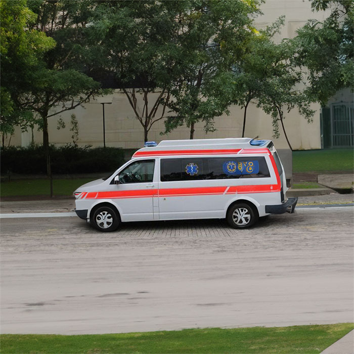 郑州新密市哪里有救护车到鹤壁市山城区救护车价格