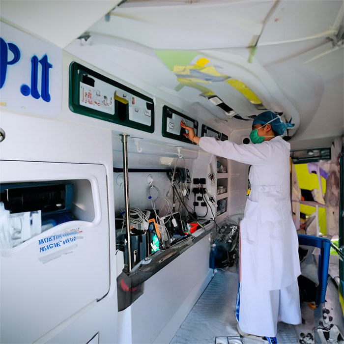 郑州市巩义哪里有救护车护送到漯河市郾城区救护车出租长途救护租赁