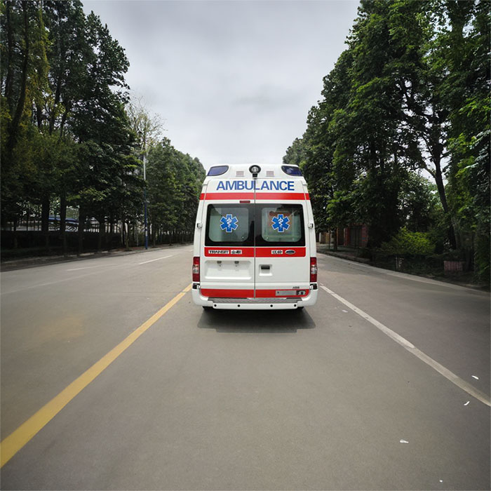 郑州救护车出租公司租赁到漯河市病人转运救护车收费-救护车出租