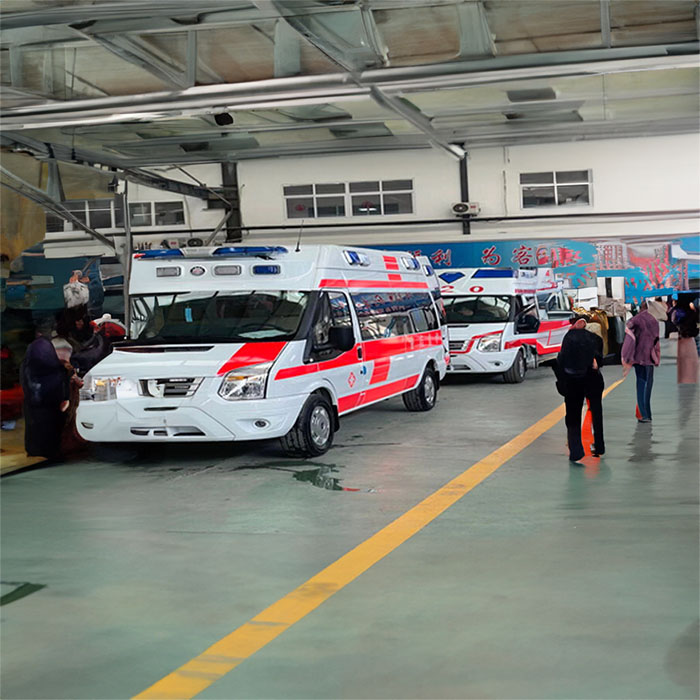郑州市新郑租赁私家救护车转院到河南中国一五三中心医院 私人救护车出租哪里找